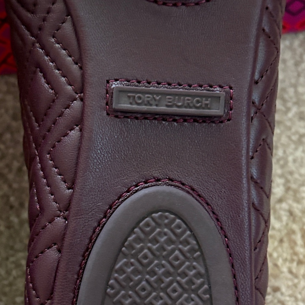 Tory Burch Dark Port Purple Quilted Minnie Travel Nappa Leather Flats Gold Logo - Picture 9 of 10